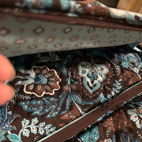 Vera Bradley Rolling Suitcase with telescope handle. Java Blue Paisley - Picture 11 of 11